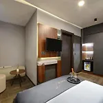Ξενοδοχείο Second 3*